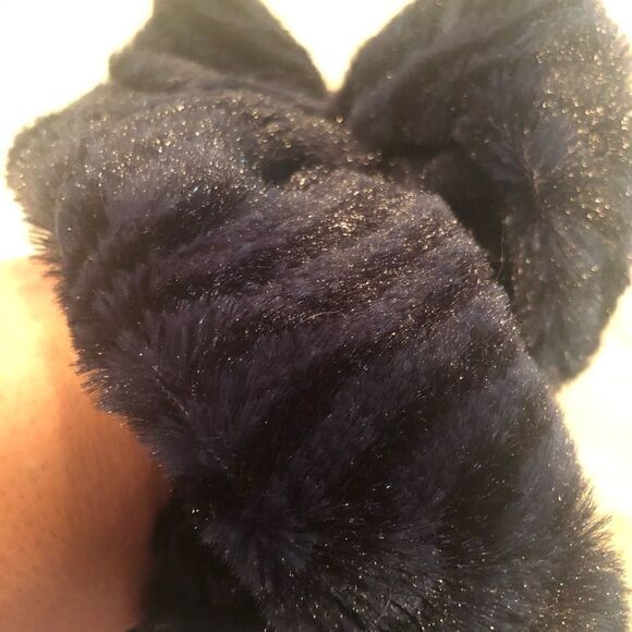 NWT Scarf Blue and Black - Picture 3 of 5